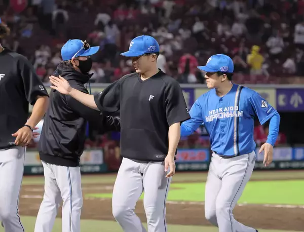 【日本ハム】三塁打で初のサイクル安打達成だった１９６センチ、１３９キロのレイエスに、新庄剛志監督「そりゃあ、無理でしょ」