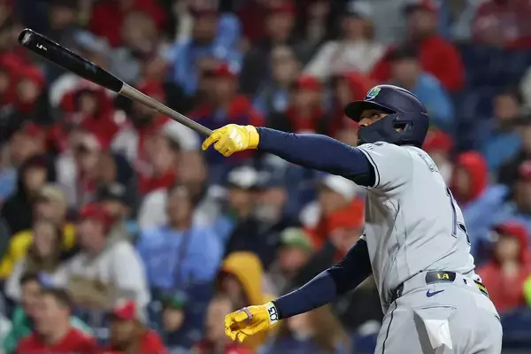 レイズのカミネロが１１試合ぶりの４２号！　２年連続１００打点突破　本塁打はアロンソに１本差に迫る