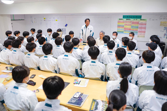 箱根駅伝圧勝の青学大が真剣ミーティング　黒田朝日「山の中でタイム計測してくれた仲間に感謝します」