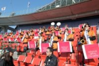 【巨人】宮崎キャンプ初日１４０００人の大観衆　晴れの日曜日で盛り上がる