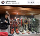 「「純烈」酒井一圭、ガンダムと並びフォロワー興味津々「サカイ強そう」「サカイスーツはどんな機能が」」の画像1