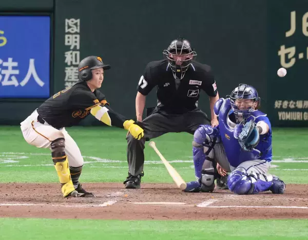 【巨人】浦田俊輔が危険スイングで警告　バットがすっぽ抜けてマウンドの前へ　新ルールで初適用