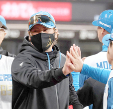 【日本ハム】新庄剛志監督がエスコンにお願い「ブルーの線越えたら光るようにしてもらわないと。テッテレーって（笑）」