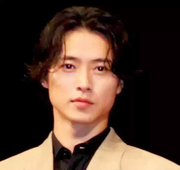 俳優の山﨑賢人、芸能界入りの経緯を告白「中２のとき若い女の人に…」「怖くていったん逃げた」