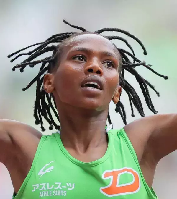 大東大のサラ・ワンジル激走　城西大を４・２キロで抜き首位に…２位５回のシルバーコレクター初優勝へ…富士山女子駅伝