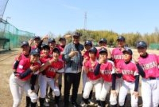 【ボーイズリーグ】関西女子に“最強助っ人”　掛布雅之氏が打撃＆守備を伝授