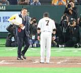 「【巨人】原辰徳氏が長野久義のラストゲームでサプライズ登場！４万人の観衆どよめく」の画像1