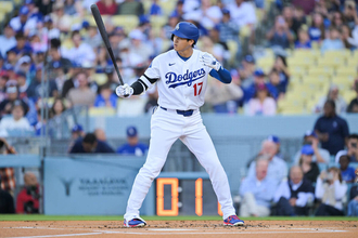 大谷翔平本拠地初アーチ＆４４戦連続出塁の日本人新記録なるか　１打席目は空振り三振