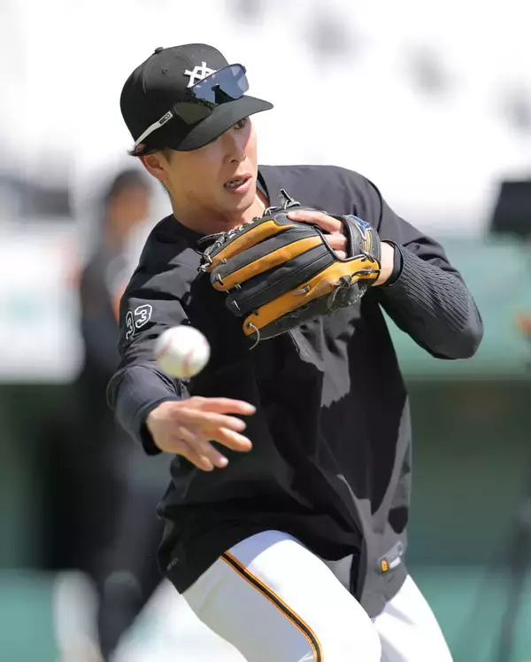 【巨人】打球直撃の泉口に代わりドラ５・小浜佑斗がプロ初スタメン「６番・遊撃」　ドラフト制後球団初４月までにルーキー５人出場…５番・捕手は大城