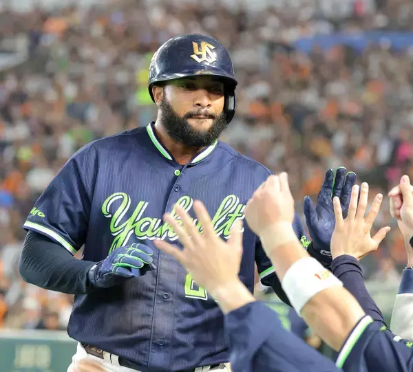 【ヤクルト】サンタナが先制の５号２ラン「風にも乗ってよく飛んでくれました」