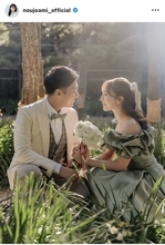 能條愛未、夫・中村橋之助との結婚前撮りショットを披露「私が一目惚れしまして、、」くすみグリーンのドレス姿で満面の笑顔！