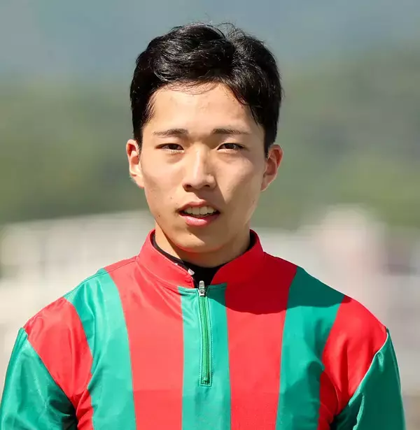 和田陽希騎手が京都３Ｒで乗り替わり　１Ｒで騎乗馬がゲート内で立ち上がった際に負傷