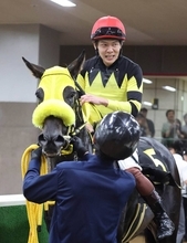 【東京１１Ｒ・グリーンチャンネルＣ】３歳馬ドンエレクトスが堂々の逃げ切りで強豪古馬を撃破！　三浦皇成騎手「センスがいい」