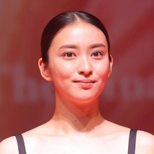 ラインくっきり！「久しぶりに見た」武井咲の衣装が「ビックリ」「素敵すぎる」「咲ちゃんしか着れない」ネット騒然