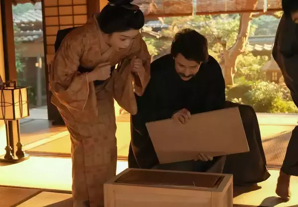 【あすのばけばけ】ヘブン宛に大きな荷物が届く