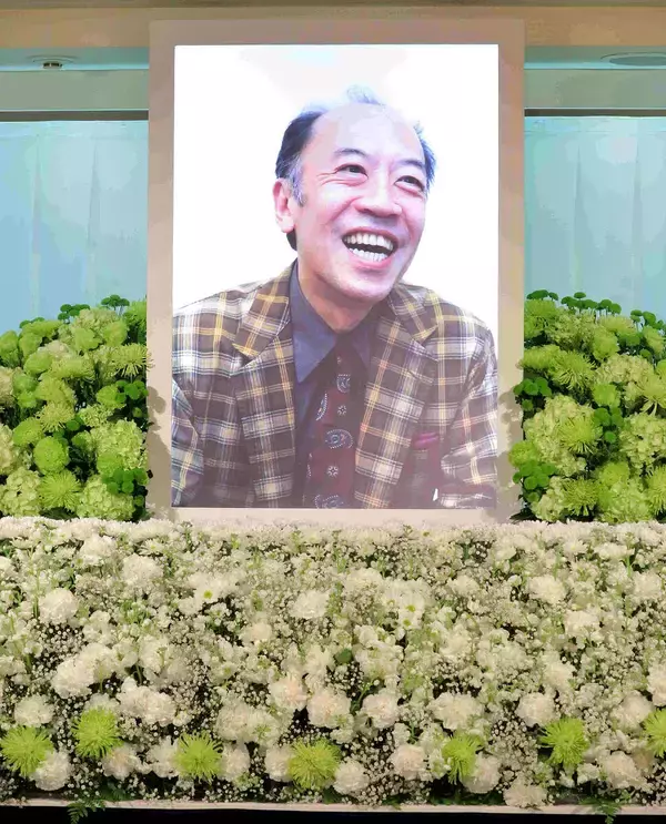 片岡亀蔵さんお別れの会　妻・明美さん「あと１週間で歌舞伎役者６０周年だった。すごく切ない」愛用ののれんや楽屋の鏡台などが展示　