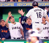 「菊池雄星、大谷翔平にハグ「ありがとうという気持ち」花巻東後輩に感謝　侍“デビュー戦”は３回３失点「嫌なスタートをしてしまった」」の画像1