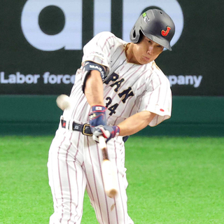 侍ジャパン・吉田正尚が起死回生の逆転２ラン　衝撃の２試合連続アーチに観客総立ち　大谷翔平もガッツポーズ　ＷＢＣ日本勢最多の通算４号…天覧試合