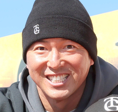 【巨人】長野久義氏の引退試合記念グッズ第２弾を発売　背番号「７」が並ぶ新デザイン