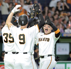 【巨人記録室】丸佳浩、史上初の２球団で代打満塁逆転本塁打！通算３発目