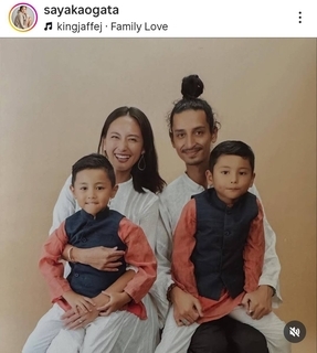 ティーンのカリスマだった人気モデル「家族写真」一般男性の夫を顔出し！カワイイ息子たちも「めっちゃ素敵」尾形沙耶香が披露