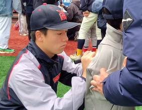 【高校野球】ロッテドラフト３位の横浜・奥村頼人投手がイベントでサイン攻めにも笑顔で対応　ファンの大切さを教えてくれたプロ野球選手とは