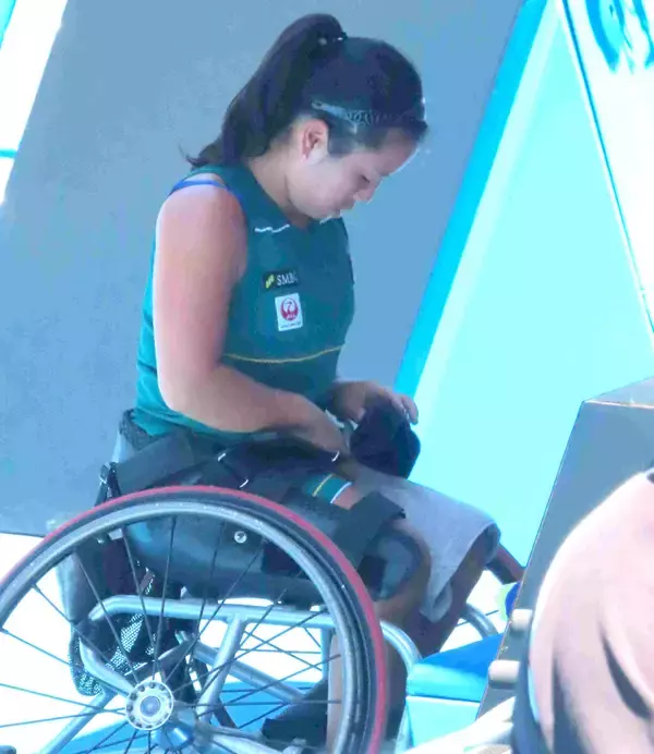 【全豪テニス】上地結衣　まさかの準決勝敗退　体がぶれるためタオルをはさみ固定するハプニング　４年ぶりに決勝進めず　車いすテニス