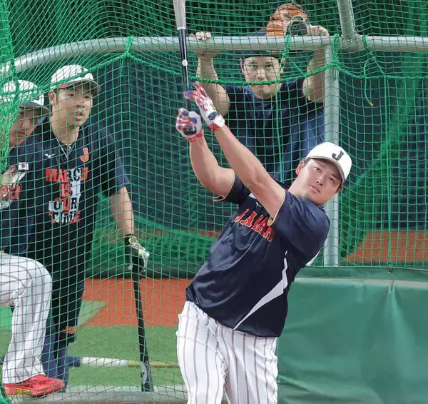村上宗隆が合流即フリー打撃で会心８発　侍ジャパン４番候補「どの打順でも責任感持って頑張りたい」