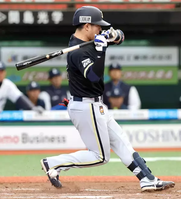 【オリックス】若月健矢が途中交代…右足甲に死球　昨季９９試合で先発マスクの女房役