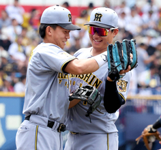 【阪神】“嵐メドレー”を聞きながら試合前練習　「ワイルド　アット　ハート」や「愛と勇気とチェリーパイ」が流れる