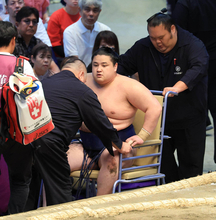 若ノ勝が休場　６日目の取組で右膝を負傷