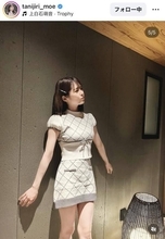 スラリ！谷尻萌アナ、白ミニ丈ワンピコーデ　「眼福」「可愛いし美しい」「スタイル抜群」