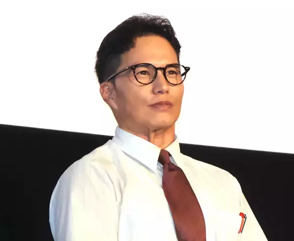 市原隼人、舞台あいさつで観客とハグ「全力を惜しみたくないんです！」スタッフの制止を振り払って客席練り歩く