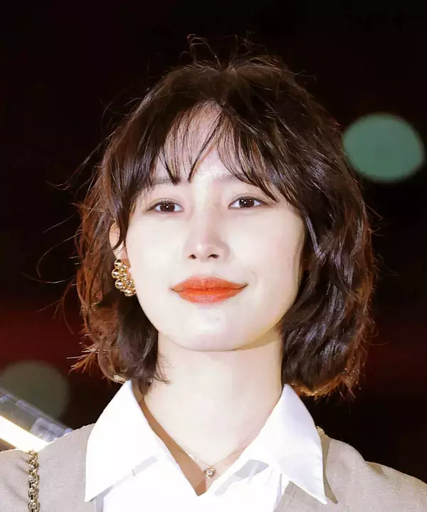 南沙良「ねぐせファクトリー」ピョコンと立つ髪の毛にファン爆笑！「芸術的」「ツノ」「妖怪アンテナ」「くせが強い」