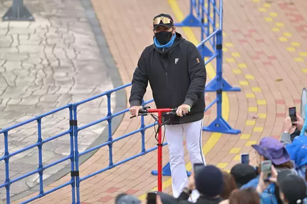 【日本ハム】５年連続「新庄ランチ」は絶品「バターチキンカレー」…報道陣に差し入れ