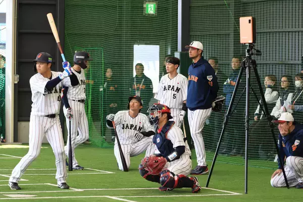 侍ブルペンに打者の行列！？　松田宣浩コーチ「そういう希望が多かったので」柔軟なメニュー変更で実戦対策　近藤健介、佐藤輝明、牧秀悟らが続々