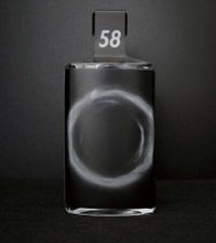 アルコール度数５８％！　宇宙開発プロジェクトで生まれた水を使ったクラフトジン「宇宙ジンダークマター」新発売