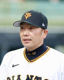 「巨人・阿部慎之助監督が中大の後輩のサッカーＪ２いわき田村雄三監督を激励　１９日いわきでヤクルト戦」の画像1