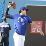 大谷翔平のキャッチボールで“異変”　３日ぶり実施も不満顔　グラブ投げつけるそぶりも