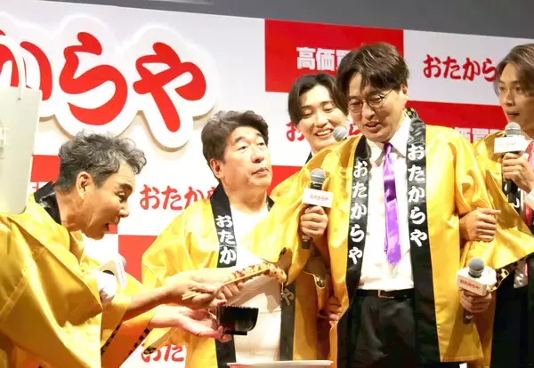 純烈・酒井一圭「顔におでんの匂いがすごい」ダチョウ倶楽部のおでん芸に挑戦