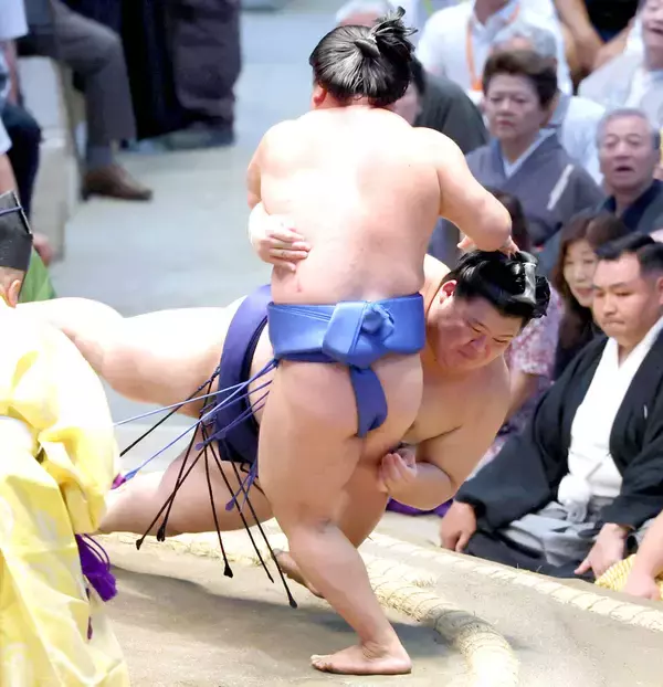 【大相撲】藤ノ川が大の里から金星　春場所に続き２連勝　土俵際の突き落としで勝利　「お客さんが喜ぶ相撲を取っていきたい」
