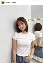 サラサラヘアに白ミニＴ×デニムコーデがまぶしい！田﨑さくらアナのショットに「かわいすぎ」「素敵」「お似合いです」の声