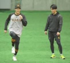 巨人の俊足２人が合同練習会　浦田俊輔「スピードが上がった」舟越秀虎から学んだ走りのツボ