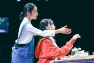 「近さ」が生み出す舞台の臨場感　屋比久知奈＆唯月ふうかの２人ミュージカル「白爪草」