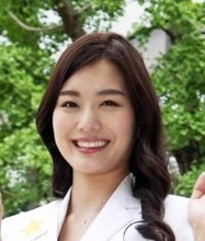 チビバーグ！蜂谷晏海、１２月出産の次男と鏡越し自撮りショット！１歳の兄バーグにも「母、感動です」…夫は井戸田潤