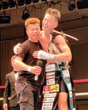 岡本恭佑が日本王座獲得　リング上で桑原秀彦会長が誕生日ソングを涙の熱唱　ＨＫスポーツジム初の王者に