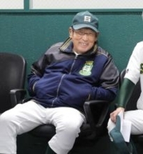 【センバツ】７７歳のベテラン・専大松戸の持丸修一監督は順延に複雑「５０年やってて甲子園で初めて。勝った負けたより順延の方が大変」