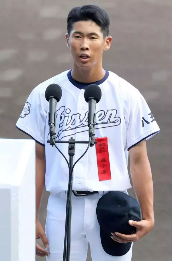 【甲子園】観客を「ジャガイモだと思って」選手宣誓成功の裏に珍助言　八王子実践・矢沢陵磨主将が明かすロバート監督の秘話