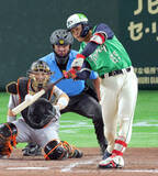 「【ヤクルト】鈴木叶がプロ２号２ラン　小笠原のスイーパー完璧に捉える」の画像1