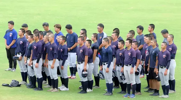 【高校野球】横浜が元監督・渡辺元智さんを追悼「明日からの試合は渡辺さんが見守っていただけている」１８日に花巻東と準々決勝